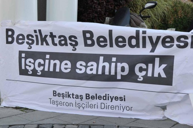 İşten çıkarılan belediye işçilerinden oturma eylemi