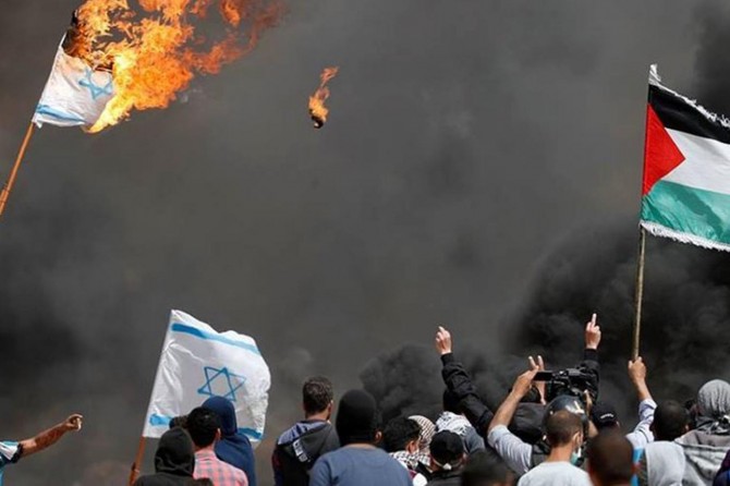 Filistinliler Büyük Dönüş Yürüyüşü’nün 3'üncü cumasında sınıra akın etti