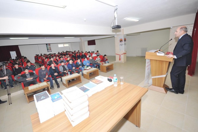 “Bizim medeniyetimizin zirve noktasında ilim var”