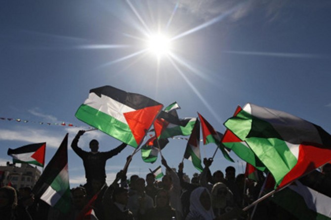 Siyonistler "Büyük Dönüş Yürüyüşü"ndeki Filistinlilere saldırdı