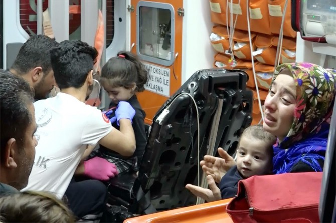 Eşiyle tartışan şahıs eşi ve çocuklarını rehin aldı