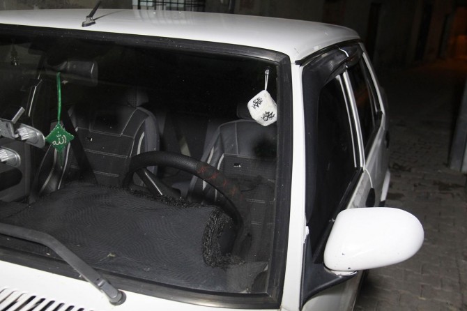 Aynı araca defalarca yapılan saldırı dikkat çekiyor