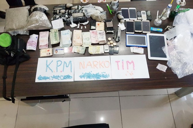 Cezaevi firarileri uyuşturucu operasyonunda yakalandı