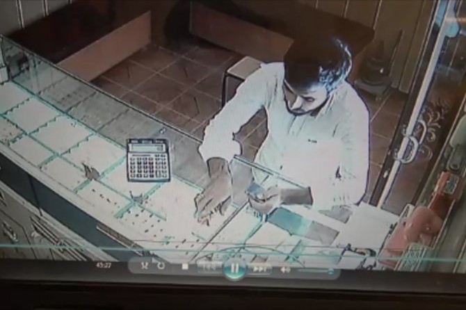 Nusaybin’de hırsızlık anı kameraya yansıdı