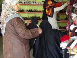 Merhamet Eli Gıda Bankasından Fakirlere Giyim Yardımı