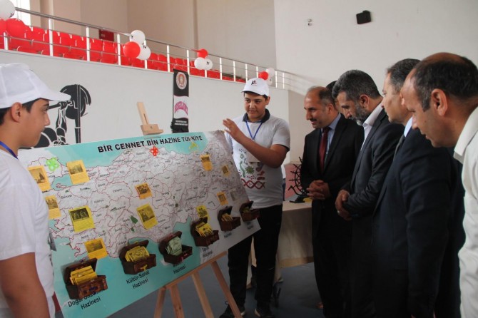 İmam Hatip Öğrencileri TÜBİTAK Bilim Fuarında projelerini sergiledi