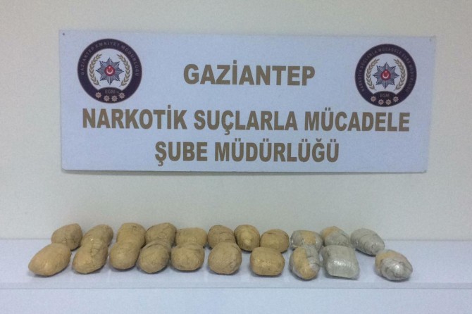 Yedek lastiğe gizlenmiş 10 kilo eroin ele geçirildi