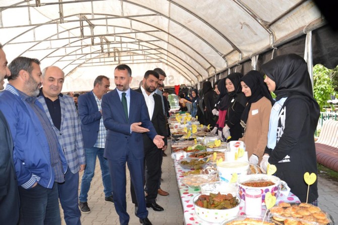 Afrika'da su kuyusu açmak için kermes düzenledi