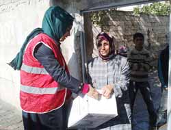 Kızılay'dan 100 Aileye Gıda Yardımı