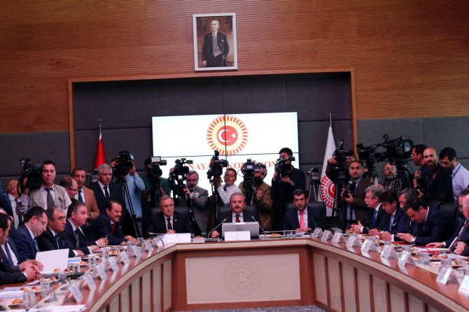 Erken seçim önergesi Anayasa Komisyonu'ndan geçti