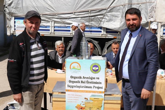 Elazığ'da arıcılara organik kovan dağıtıldı
