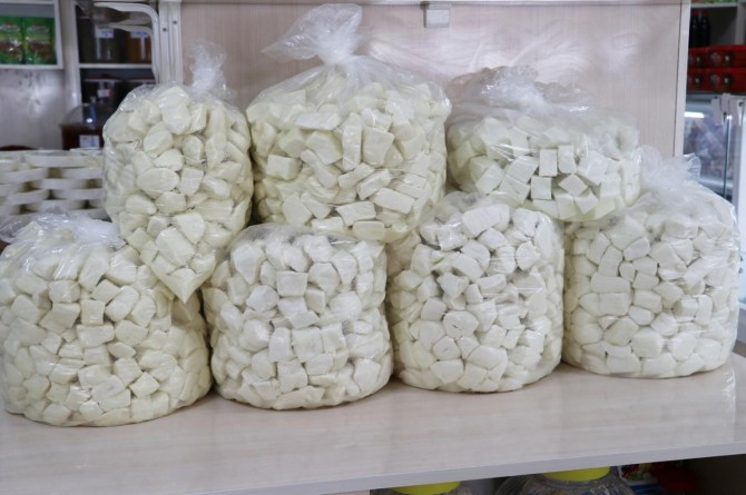 Antep peyniri tezgâhlardaki yerini aldı