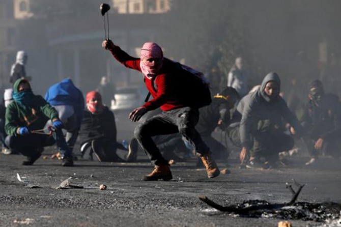 Siyonistler Filistinlilere saldırdı: Bir şehit onlarca yaralı