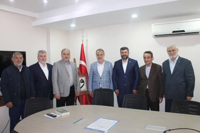 “Toplumun sorun ve problemlerine çözümler üretmeye çalışıyoruz”