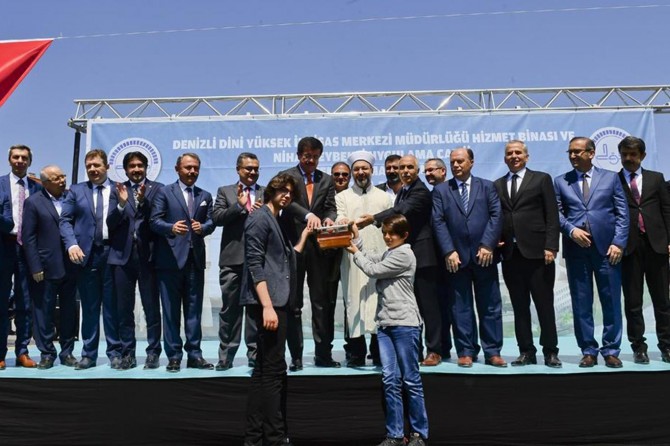 Bakan Zeybekci adına cami