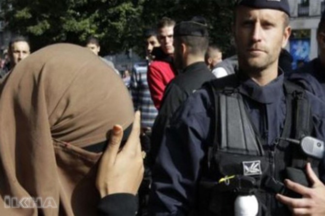 Police beat a Muslim woman for wearing the niqab
