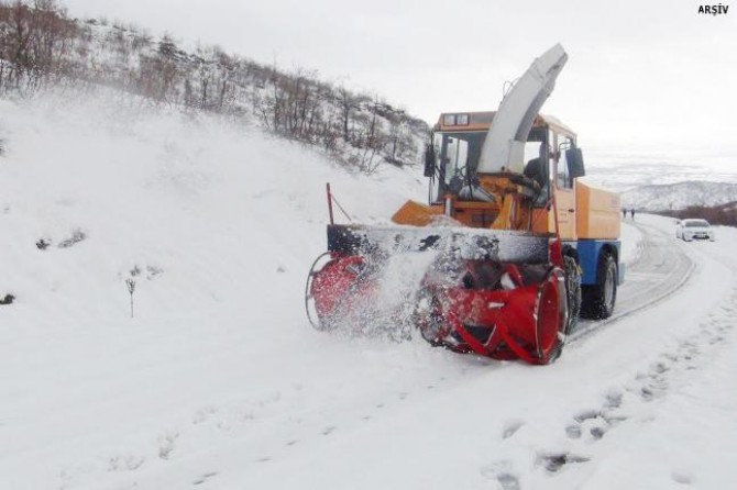Van'da bazı yerleşim yerleri kar nedeniyle ulaşıma kapandı