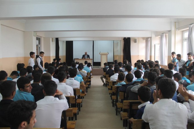 "Ruhi bir terbiye için gençler Kur'an'ı okuyup anlamalı"