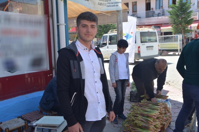 Vatandaşın büyük ilgi gösterdiği yayla muzu fiyatıyla cep yakıyor