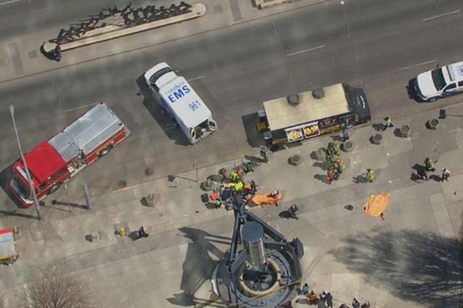 Li Kanadayê wesayît da nav peyayan: 10 mirî 15 birîndar