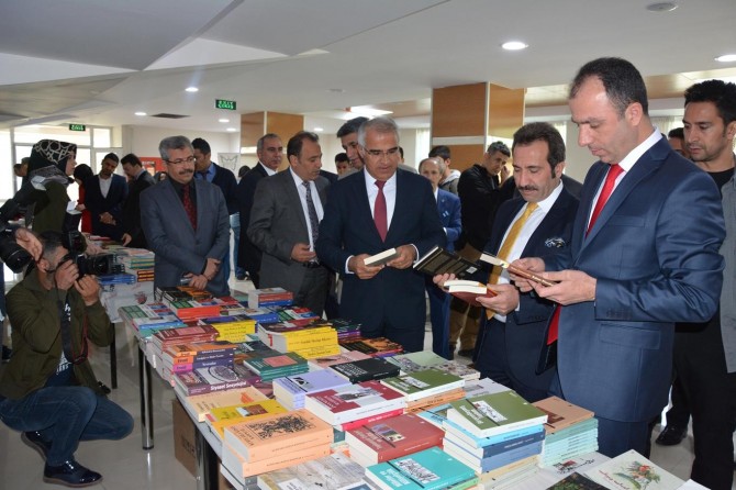 ​Bingöl Üniversitesi 2. Kitap günleri Fuarı başladı