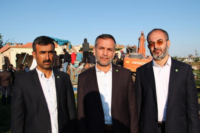 HÜDA PAR depremzedeleri yalnız bırakmadı