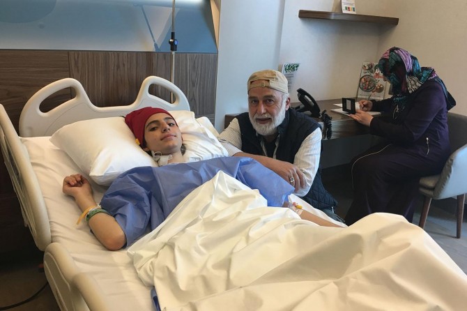 Siyonistlerin ayağından yaraladığı yetim kız İstanbul’da