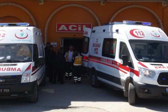 Otomobil yayalara çarptı: 2’si ağır 3 yaralı