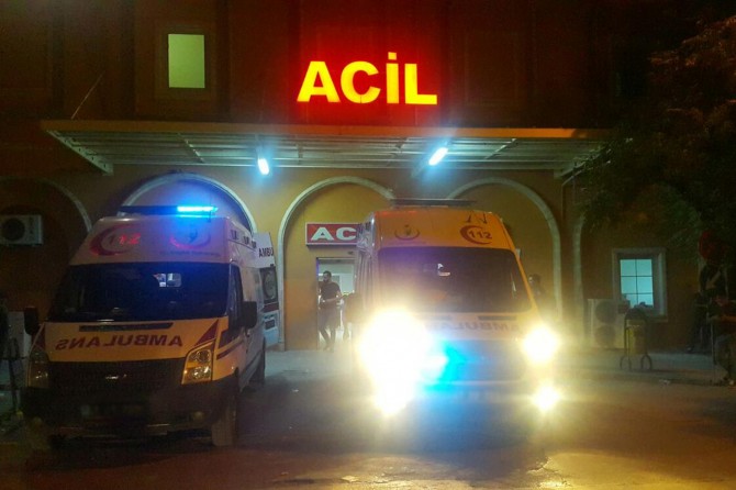 Manisa'da otomobil belediye işçilerine çarptı: 3 ölü