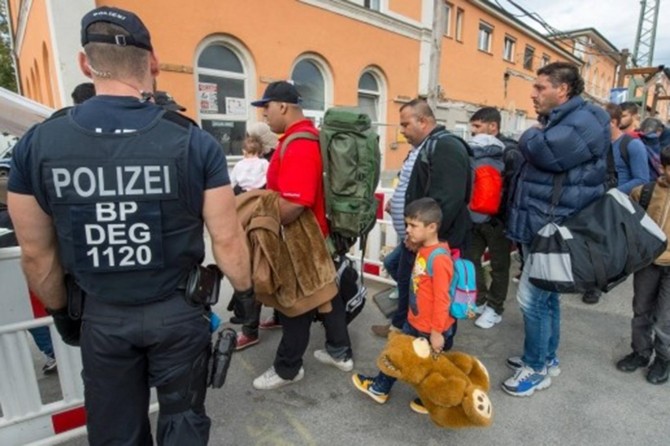 Almanya iltica başvurularını yeniden inceleyecek