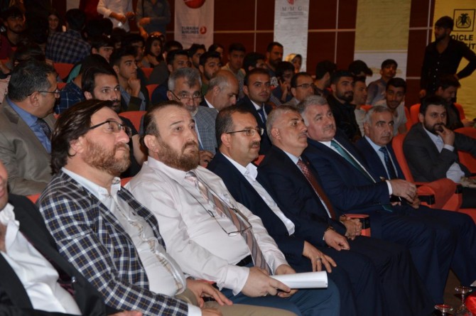 ​Dicle Üniversitesinde “Türkiye’nin Sivil Havacılık Serüveni” konferansı düzenlendi
