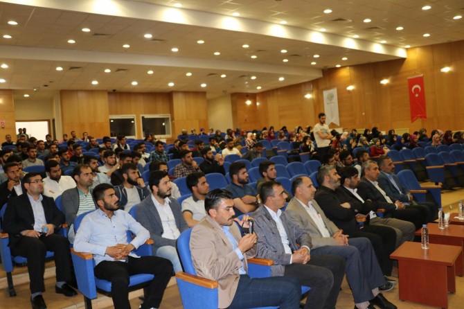 Hz Peygamber güllerin ve gönüllerinde efendisidir