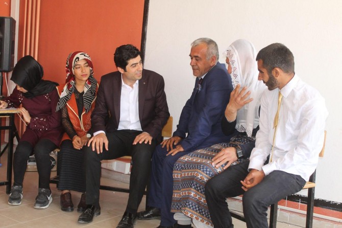 Madde bağımlılarının akıbetini tiyatroda sahneledi