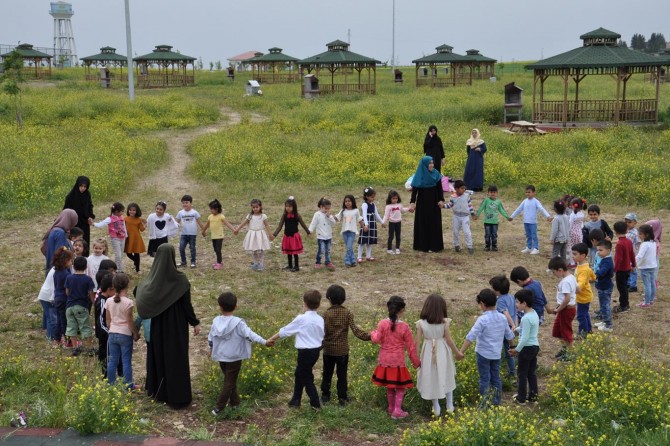 Kur’an’ı hatmeden minikler gönüllerince eğlendiler