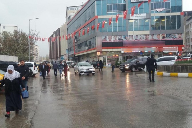 Vatandaşlar şiddetli yağmura hazırlıksız yakalandı