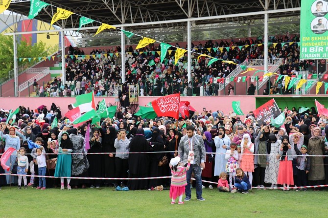 "Çocuklarımıza örnek olarak Peygamberimizi anlatmalıyız"