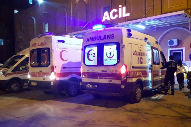 2 aracın karıştığı kazada 12 kişi yaralandı