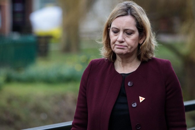 İngiltere İçişleri Bakanı Rudd istifa etti