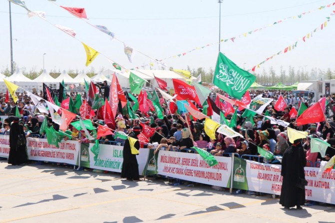 Bi dîmenan kelecana bernameya mewlûda ku li Stenbolê hat tertîpkirin