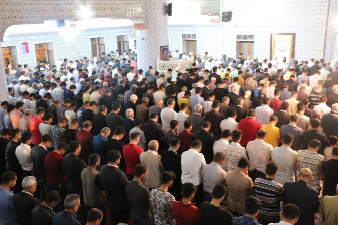 "Berat gecesi günahlarımızdan arınmamız için bir ikramdır"