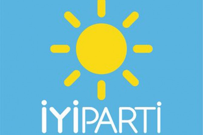 İYİ Parti'nin kurucu 5 üyesi istifa etti