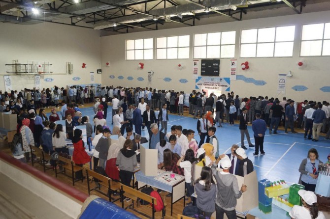 Öğrenciler “TÜBİTAK Bilim Fuarı” ile hünerlerini serdiler