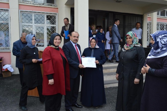 Bitlis'te kursiyerlere belgeleri verildi