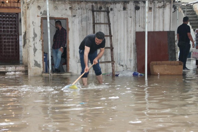 Mardin Kızıltepe'de sağanak etkili oldu