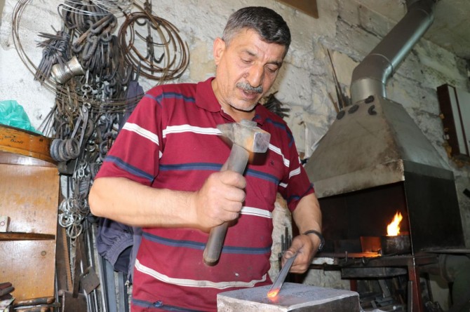 40 yıldır demire şekil veriyor