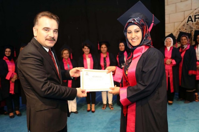 "Anne Üniversitesi" ilk mezunlarını verdi