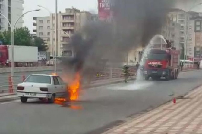 ​Batman’da seyir halindeki otomobil alev aldı