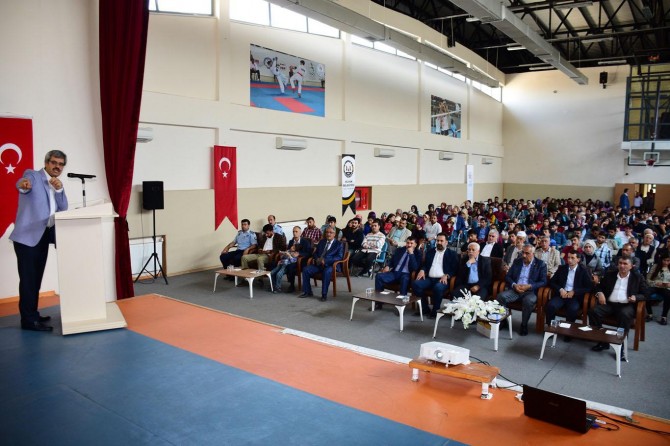 "Tarihin sıfır noktası Hilvan ve Nevali Çori" konferansı düzenlendi
