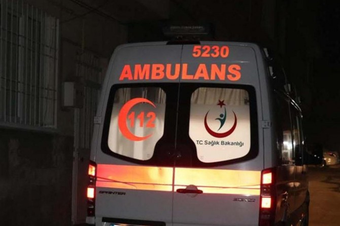 TIR otomobili biçti: Bir ölü 2 yaralı