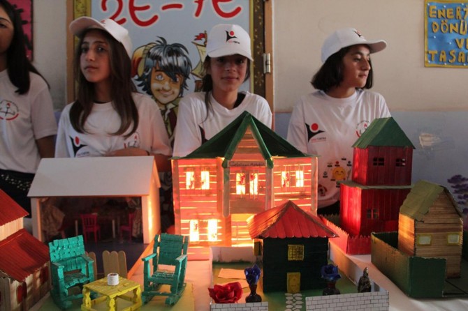 Okulları bir kaç kez yakılmasına rağmen pes etmediler